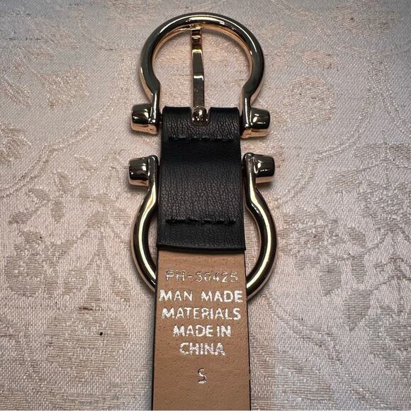 LP Blue Linea Pelle Black Faux Leather Belt Gold Buckle Size Small 40.5 inch - Picture 6 of 7